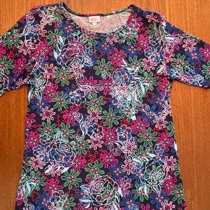 Women's LuLaRoe Gigi tee size 3X (fits like a 2X) - navy w multi colors